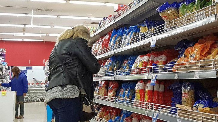 Subsidios a alimenticias: pulseada contra reloj para evitar un salto del 40% en fideos y harinas