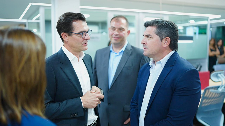 Juan José Retamero comentó los avances de los planes de AISA Group en SAn Juan al gobernador Marcelo Orrego. Juan José Retamero comentó los avances de los planes de AISA Group en SAn Juan al gobernador Marcelo Orrego.