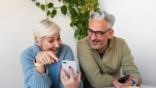 Se espera que a los 60 o 70 años predominen la tristeza y el malestar, cuando en realidad muchas personas describen esta etapa como una de las más gratificantes y satisfactorias a nivel emocional. Se espera que a los 60 o 70 años predominen la tristeza y el malestar, cuando en realidad muchas personas describen esta etapa como una de las más gratificantes y satisfactorias a nivel emocional.