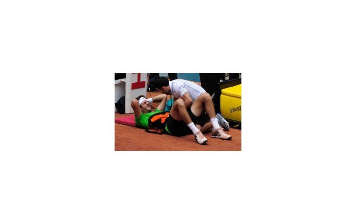 Delpo es atendido en pleno partido ante Youzhny