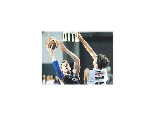 «Ahora hay que trabajar para la semifinal, que será también difícil», explicó el «Chapu», que sobresalió por su actitud y empuje para levantar al equipo en los momentos álgidos.
