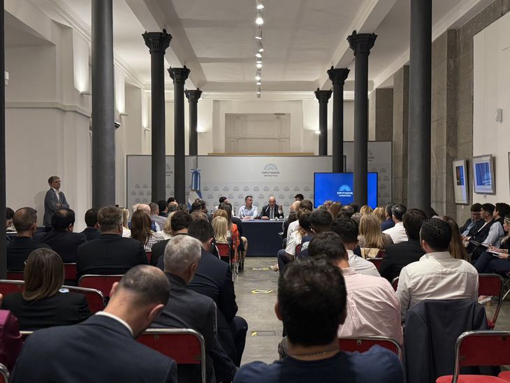 Diputados La Libertad Avanza participaron de una reunión de estrategia parlamentaria encabezada por el ministro Federico Sturzenegger.