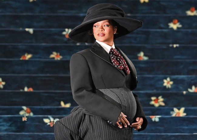 Rihanna apareció en la Met Gala 2025 y reveló estar embarazada de su tercer hijo. Rihanna apareció en la Met Gala 2025 y reveló estar embarazada de su tercer hijo.