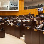 La Legislatura autorizó la toma de dos créditos por u$s300 millones en total. La Legislatura autorizó la toma de dos créditos por u$s300 millones en total.