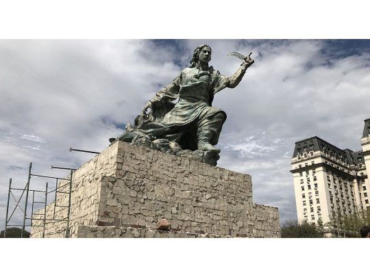 La estatua será trasladada a la explanada del Centro Cultural Kirchner.