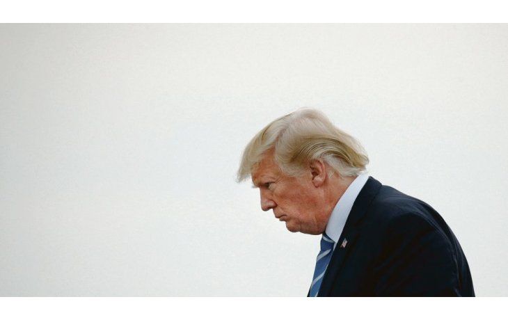 SOLITARIO. Los empresarios no dudaron en soltarle la mano al presidente Trump luego de sus reiteradas polémicas.