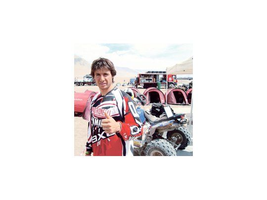 Alejandro Patronelli muestra el pulgar arriba en su primera experiencia en la carrera más difícil del mundo.