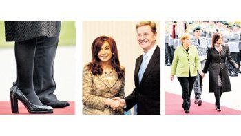ámbito.com | Cristina de Kirchner, de dorado para su encuentro con el ministro de Relaciones Exteriores alemán, y con Angela Merkel, quien desentonó con el verde manzana. Los zapatos de la Presidente, correctos.