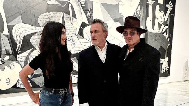 Quien se encargó de guiarlos y acompañarlos durante el recorrido fue nada menos que Penélope Cruz, amiga cercana de Rodríguez y Depp.