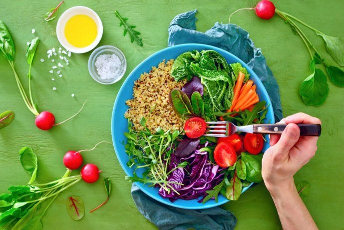 It highlights the importance of carrying healthy eating based on vegetables, integral grains, legumes, fruits and nuts ”for summer. 
