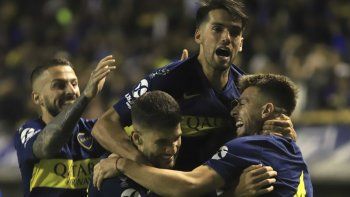 boca sufrio demasiado, pero en los penales elimino a velez y es semifinalista
