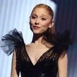 Grande se suma a la serie antológica.  Grande se suma a la serie antológica.