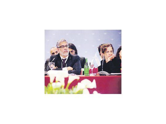 Roberto Feletti inauguró ayer las jornadas de debate del Grupo de Trabajo de Integración Financiera (GTIF) de la Unión de Naciones Suramericanas (Unasur). En Buenos Aires, el viceministro de Economía definió el temario que hoy debatirán los ministros del bloque. Se discutirá la posibilidad de usar reservas de los bancos centrales para enfrentar la crisis de manera regional.