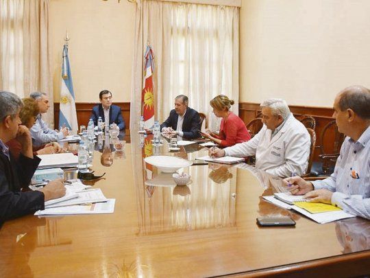 medidas. El gobernador santiague&ntilde;o buscar&aacute; que comience la reactivaci&oacute;n de actividades agr&iacute;colas, forestales y en curtiembres.