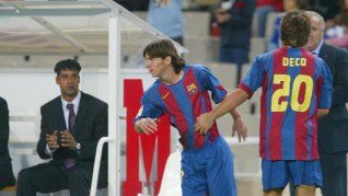 El mundo del fútbol fue testigo del día que Messi debutó como profesional en el Barcelona.