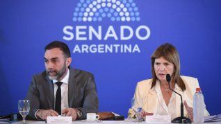 Patricia Bullrich ultima negociaciones en la previa de la sesión por la reforma laboral. Patricia Bullrich ultima negociaciones en la previa de la sesión por la reforma laboral.