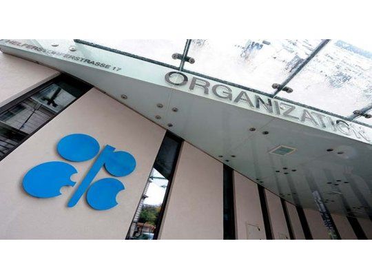 Tras disputas, la OPEP acordó aumentar la producción de crudo en un millón de barriles diarios