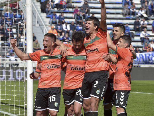 Darío Cvitanich (segundo de izquierda a derecha) volvió a Banfield.