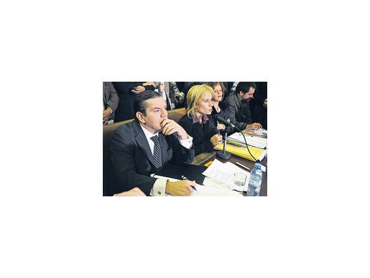 El ministro de Seguridad porteño, Guillermo Montenegro, defendió ayer en la Legislatura de la Ciudad el nombramiento de Jorge «Fino» Palacios como titular de la Policía Metropolitana y aseguró que «no hay ninguna resolución judicial que impida su designación».