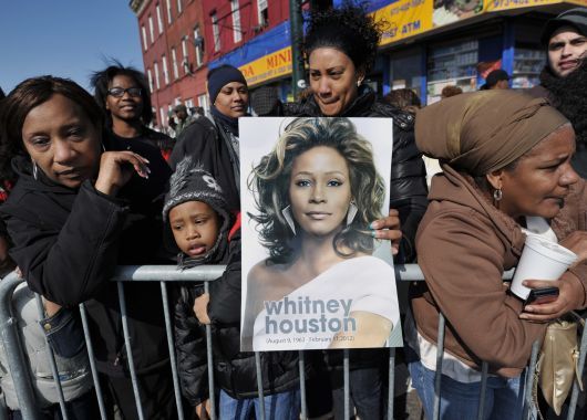 Celebridades y familiares despidieron a Whitney Houston (foto 1)