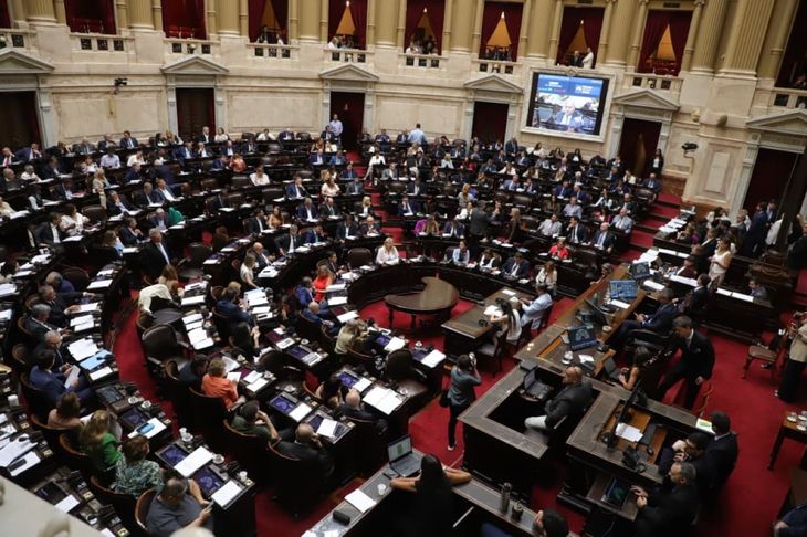 El proyecto de reforma laboral ahora seguirá su curso en Diputados.