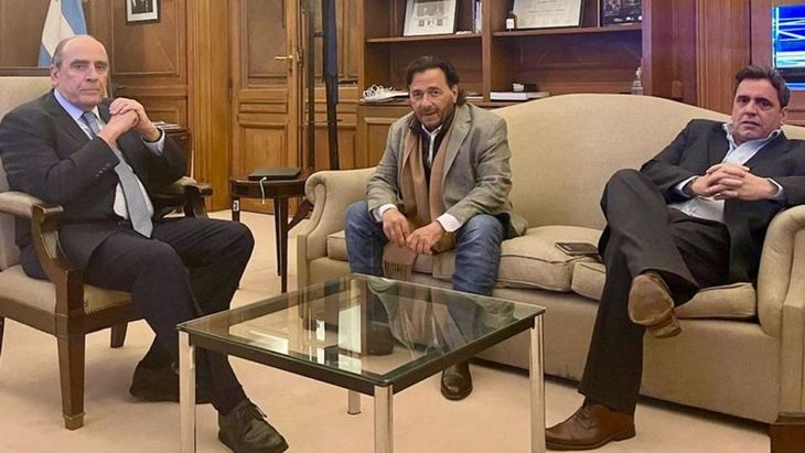 El gobernador de Salta, Gustavo Sáenz, se reunió con el jefe de Gabinete, Guillermo Francos, y con el secretario del Interior, Lisandro Catalán. El gobernador de Salta, Gustavo Sáenz, se reunió con el jefe de Gabinete, Guillermo Francos, y con el secretario del Interior, Lisandro Catalán.