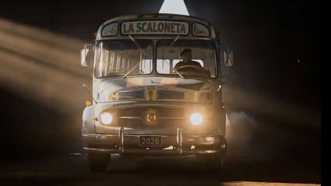 La minivan de la Scaloneta en el spot publicitario hecho con inteligencia artificial, de cara al Mundial 2026