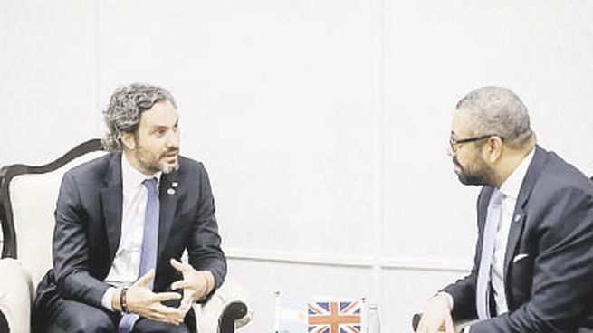 Encuentro. Santiago Cafiero y James Cleverly, su par británico, se reunieron en un aparte de la cumbre G 20
