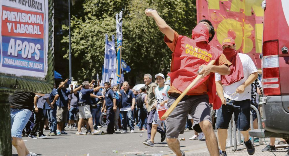 Incidentes en el debate por la reforma previsional de 2017.