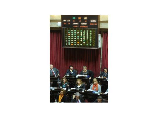 El pliego fue aprobado por 63 votos a favor y 3 en contra.