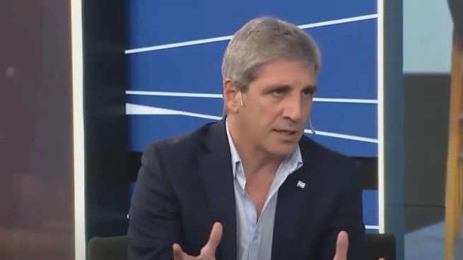 Luis Caputo descartó una dolarización y ratificó el sistema de flotación entre bandas.