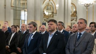 El homenaje en la Legislatura de la Ciudad de Buenos Aires reunió a autoridades uruguayas de distintos partidos, en una jornada marcada por los reclamos hacia el gobierno para profundizar la búsqueda de detenidos desaparecidos. El homenaje en la Legislatura de la Ciudad de Buenos Aires reunió a autoridades uruguayas de distintos partidos, en una jornada marcada por los reclamos hacia el gobierno para profundizar la búsqueda de detenidos desaparecidos.