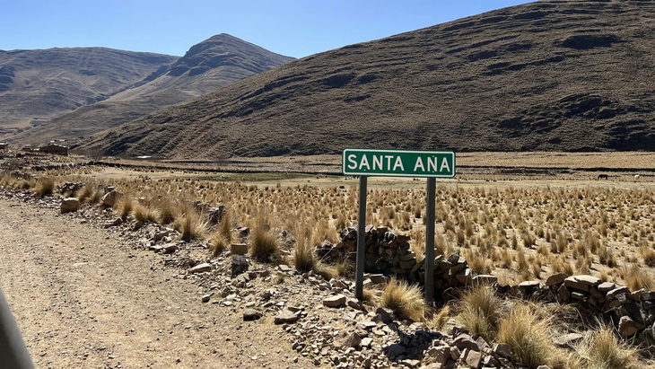 Santa Ana del Valle Grande se encuentra a 120 km de Humahuaca y es accesible por caminos de montaña rodeados de paisajes impresionantes. Santa Ana del Valle Grande se encuentra a 120 km de Humahuaca y es accesible por caminos de montaña rodeados de paisajes impresionantes.