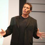 Su rol como orador lo transformó en una figura que se codeó con importantes personalidades. Su rol como orador lo transformó en una figura que se codeó con importantes personalidades.