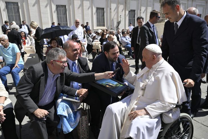El papa Francisco recibió regalos de los intendentes misioneros El papa Francisco recibió regalos de los intendentes misioneros