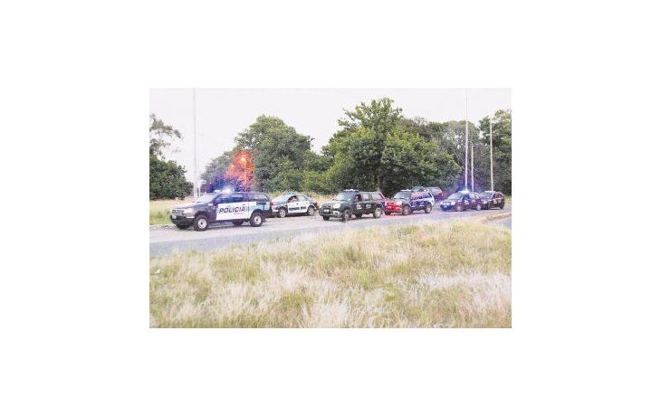 Decenas de efectivos policiales rastrillaron sin éxito el Parque Pereyra Iraola y realizaron unos 37 allanamientos en el sur del conurbano bonaerense.