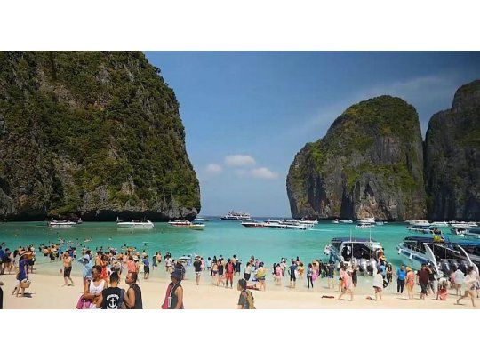 Tailandia cierra a los turistas la paradisíaca playa de la película de Di Caprio