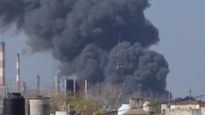 Incendio en Avellaneda: se prendió fuego un depósito de colectivos en Villa Inflamable.