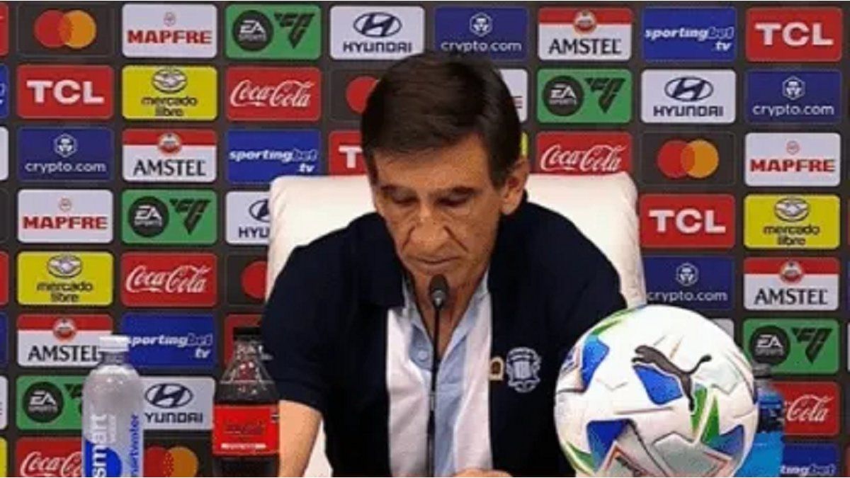 Gustavo Costas, al borde de las lágrimas tras la eliminación de Racing: “Defraudé a mi gente”
