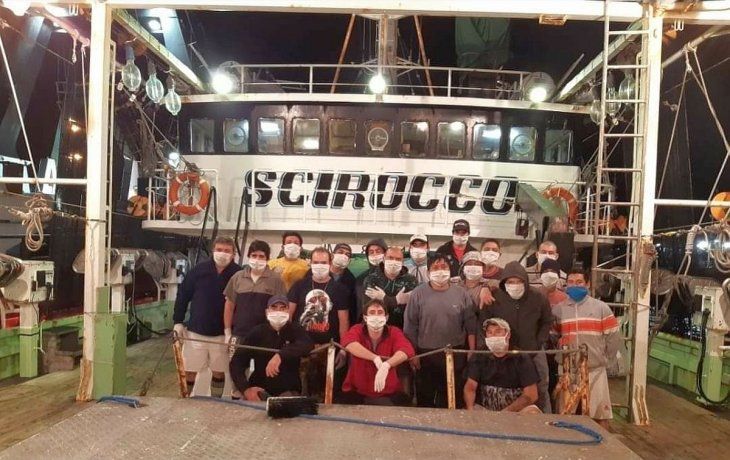 La foto fue enviada por los tripulantes de Scirocco a SOMU para llevar tranquilidad a sus familias.