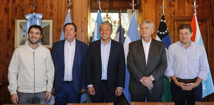 Gobernadores patagónicos reúnen demandas regionales. Gobernadores patagónicos reúnen demandas regionales.