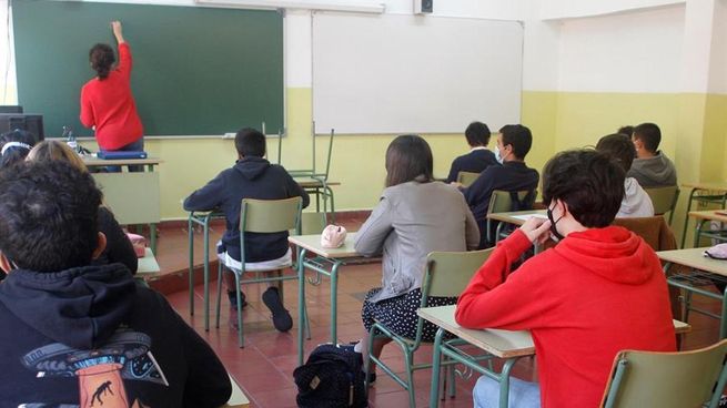 Una jornada mínima de clase equivale a cuatro horas reloj.