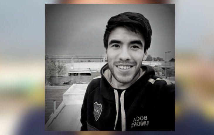 El paradero del joven se desconoce desde el pasado 30 de abril, cuando emprendió un viaje a dedo desde la localidad bonaerense de Pedro Luro hacia la casa de su ex pareja en Bahía Blanca. El paradero del joven se desconoce desde el pasado 30 de abril, cuando emprendió un viaje a dedo desde la localidad bonaerense de Pedro Luro hacia la casa de su ex pareja en Bahía Blanca.