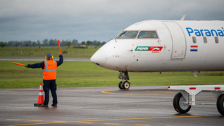 El Ministerio de Turismo firmó un acuerdo con Paranair para añadir una nueva frecuencia en Salto.