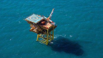 gobierno adjudico 18 areas offshore de hidrocarburos por u$s 724 millones