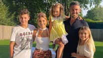 Martín Demichelis junto a sus tres hijos y a su expareja, Evangelina Anderson.