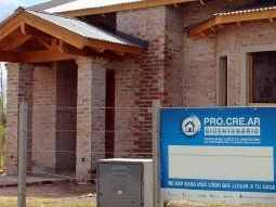 Jorge Ferraresi entregó viviendas a familias adjudicatarias del Desarrollo Urbanístico de Procrear. Jorge Ferraresi entregó viviendas a familias adjudicatarias del Desarrollo Urbanístico de Procrear.