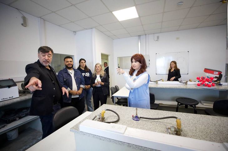 In the midst of the educational conflict, Cristina Kirchner made a surprise visit to the National University of Avellaneda