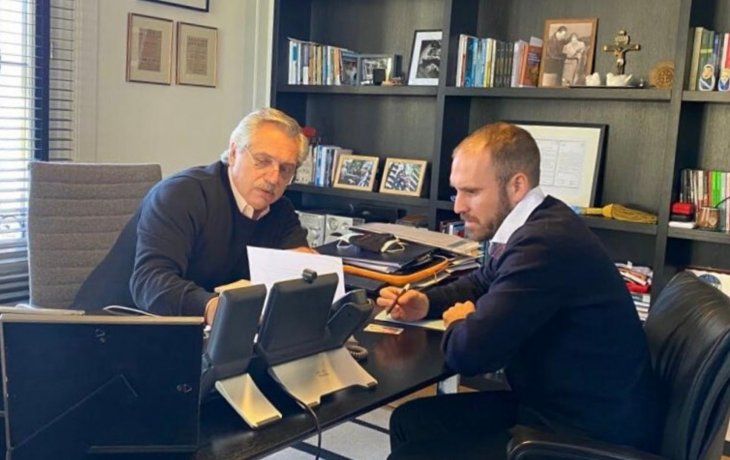 El presidente Alberto Fernández junto al ministro de Economía, Martín Guzmán.