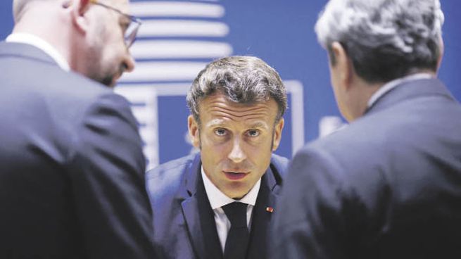 NEGOCIACIONES.  El presidente de Francia, Emmanuel Macron, participó ayer de la reunión en Bruselas.